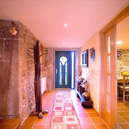 Elegant House In With Pool Cuntis